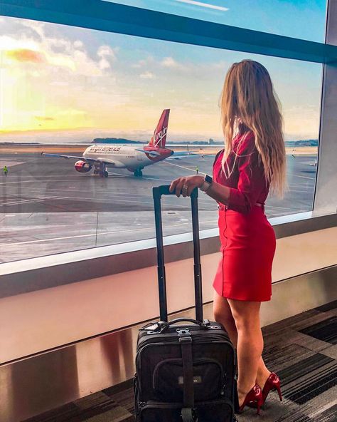 Kuvan kuvausta ei ole saatavilla. Virgin Airlines, Cool Tights, Tight Pencil Skirt, Flight Girls, Tight Skirts, Airline Uniforms, Delta Flight, Flight Attendant Fashion, Flight Attendant Uniform