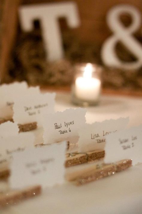 Placeholders Wedding, Clothespin Cards, Wedding Dresses Rustic, Place Holders, Place Card Holders Wedding, For Wedding Dresses, Babies Breath, Glitter Wine, Rustic Glam