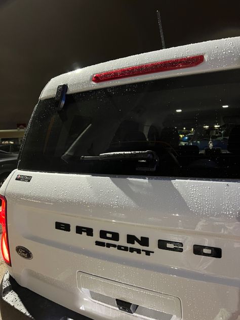 White Bronco Sport Aesthetic, Bronco Ford White, White Ford Bronco Aesthetic, Bronco Asethic, Black Bronco Sport, White Ford Bronco Sport, Bronco Car Aesthetic, White Bronco Aesthetic, White Bronco Sport