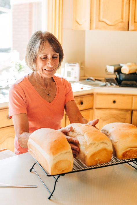 Best White Bread Recipe Ever! (my mom's famous recipe!) Best White Bread Recipe, Bosch Mixer, Best Homemade Bread Recipe, Homemade White Bread, Mixer Recipes, White Bread Recipe, No Rise Bread, Mini Loaf Pan, Famous Recipe