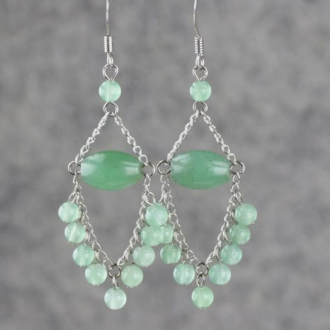 DIY chandelier earring pattern. Love the green. Chandelier Earrings Diy, Anting Manik, Earrings Bridesmaid, Loop Earrings, Earrings Inspiration, Jewelry Making Ideas, Earring Ideas, Jewelry To Make, Earring Patterns