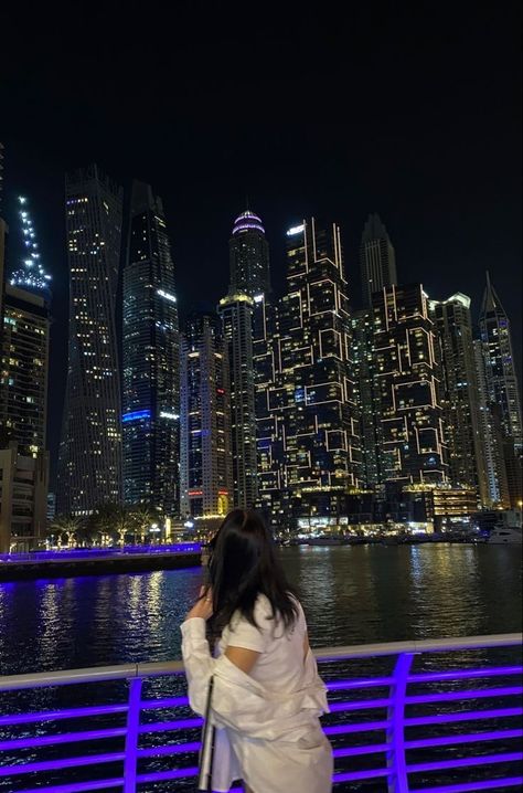 Dubai Asthetic Picture, Dubai Bling Aesthetic, Black Women In Dubai, Dubai Travel Aesthetic, Dubai Girl Aesthetic, Pretty Places To Travel, Travel Aesthetic Dubai, Life Style Luxury, Rich Places