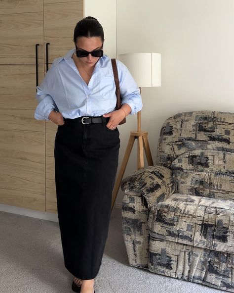 Office Wear Midsize, Midsize Formal Outfit, Button Down Skirt Outfits, Midi Skirt Work Outfit, Smart Casual Skirt Outfit, Midsize Skirt Outfit, Slick Back Buns, Workplace Outfits, Smart Casual Skirt