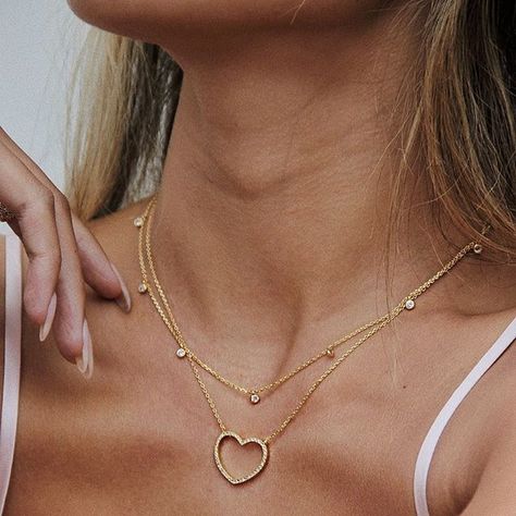 Ettika en Instagram: “Tell your Valentine you want this...” Layered Necklace Set, Gold Necklace Layered, Disc Necklace, Gold Plated Necklace, Crystal Heart, Drop Necklace, Keep Jewelry, Gold Pendant Necklace, Dainty Necklace