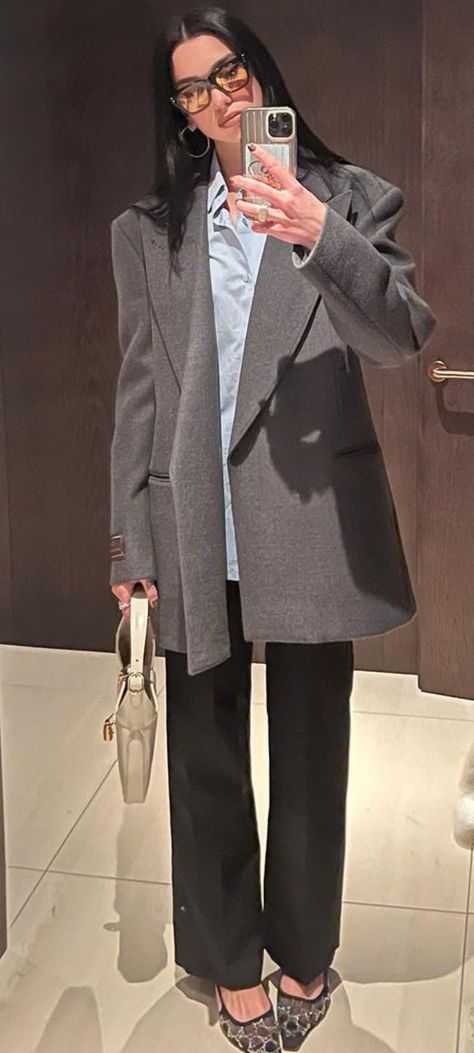 Gucci Jackie 1961, Hailey Rhode Baldwin, Pumps Outfit, Gucci Pumps, It Bag, Preppy Girl, Cotton Poplin Shirt, Ig Post, Sarah Jessica Parker