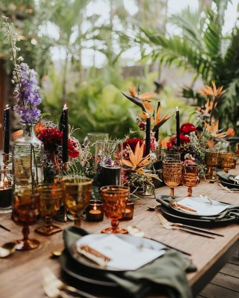 Tulum Table Setting, Wedding Table Tropical, Moody Jungle Wedding, Moody Tropical Wedding Flowers, Tropical Wedding Theme Color Palettes, Tropical Vintage Wedding, Tulum Wedding Flowers, Costa Rica Wedding Decor, Moody Tropical Wedding Decor