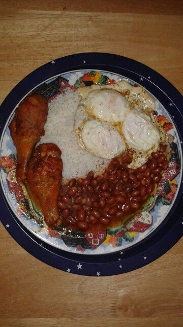 Fry chicken  with white rice  & beans with Sunnyside eggs Chicken With White Rice, Chicken Beans, Fry Chicken, Rice Beans, Rice Chicken, White Rice, Creative Food, Fried Chicken, Rice