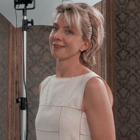 Mom From Parent Trap Hair, Elisabeth James Parent Trap, Elizabeth James Hair, Elizabeth James Style, Diana Cut Hairstyle, Hairstyles For Long Hair Y2k, Elizabeth James Aesthetic, Classy Short Hair, Diana Haircut