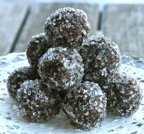 Authentic Sugar Plums are a traditional part of the fabric of a Canadian Prairie… Sugar Plum Recipes, Prairie Christmas, Sugar Detox Diet, Plum Recipes, Christmas Food Treats, Sugar Plums, Candy Recipes Homemade, Filled Cookies, Canadian Food