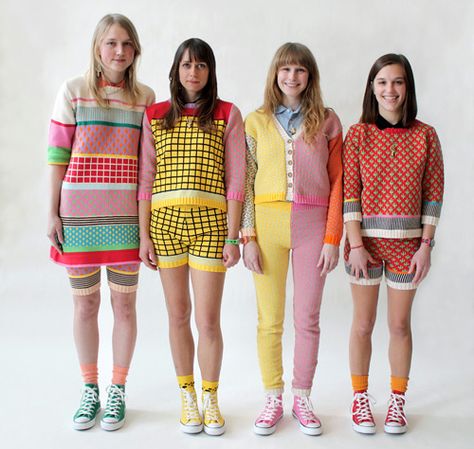 Annie Larson Memphis Design, Quirky Fashion, Weird Fashion, 가을 패션, Knitwear Design, Knit Fashion, Knitting Inspiration, Colorful Fashion, Knitting Designs