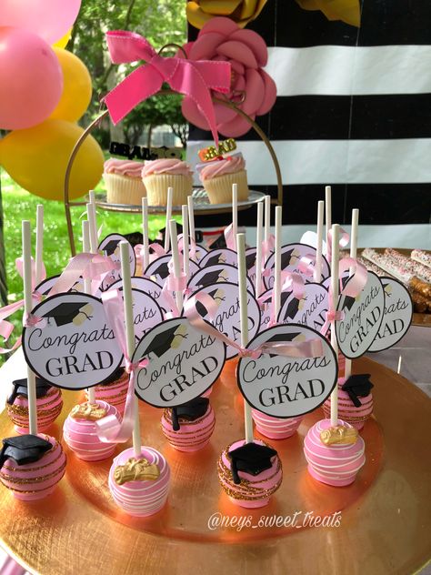 Graduation Table Treats, Grad Sweet Table, Graduation Cake Balls, Graduation Sweets Treats, Graduation Pastry Ideas, Pink Graduation Treats, Cake Pop Display Ideas Graduation, Sweets Table Graduation Party, Cake Pops Graduation Ideas