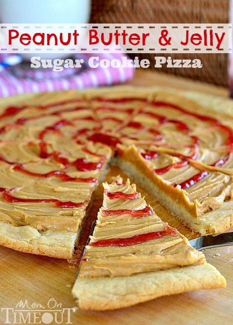 If you love peanut butter and jelly sandwiches, you're gonna go crazy for this Peanut Butter and Jelly Sugar Cookie Pizza! Inspired by Goofy's Kitchen at Disneyland! Sugar Cookie Pizza, Pizza Sugar Cookie, Butter Desserts, Baking Treats, Sponge Cakes, Fresh Fruit Recipes, Cookie Pizza, Dessert Pizza, Peanut Butter And Jelly