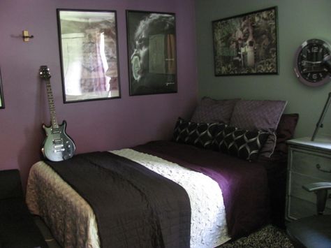 purple/grey Olive And Purple Bedroom, Purple And Brown Bedroom Ideas, Brown And Purple Room, Green And Purple Room Ideas, Purple And Green Walls, Purple And Green Bedroom Decor, Simple Purple Bedroom Ideas, Boys Purple Bedroom, Purple Boys Room