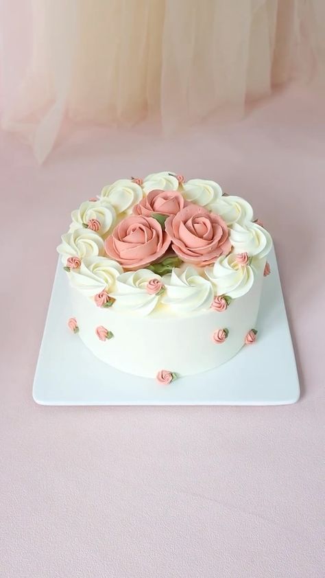 刘颖颖 | Delight in the simple elegance of our Classic Cream Cake, perfect for any celebration. #birthdaycake #dessert#cake#customcake… | Instagram Mini Rosette Cake, Simple Celebration Cake, Classic Cake Designs Birthday, 8 Inch Cake Designs, Vintage Fall Cake, Simple Elegant Cake Designs, Tea Party Theme Cake, Rose Cake Ideas, Cake Wedding Simple