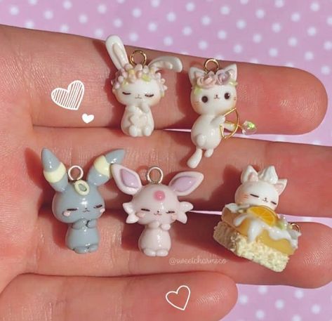 Kawaii Sculpey Clay, Clay Figures Aesthetic, Kawaii Clay Ideas, Cute Clay Figures, Kawaii Clay Charms, Kawaii Polymer Clay, Fimo Kawaii, Kawaii Clay, Clay Cute