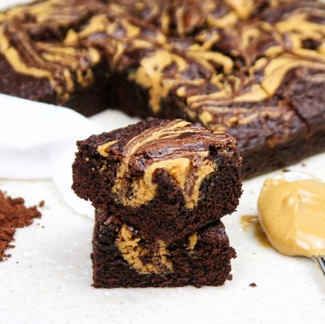 Peanut Butter Swirl Brownies | Pastry Tales Peanut Butter Brownies Recipe, Cocoa Powder Brownies, Peanut Butter Swirl Brownies, Carrot Cake Recipe Easy, Butter Pastry, Chocolate Peanut Butter Brownies, Mix Chocolate, Brownies Recipe Homemade, Butter Brownies