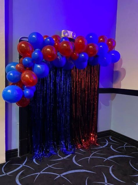 Spider Man Birthday Party Ideas Balloons, Sweet 16 Spiderman, Spiderman Theme Quinceanera, Spider-man Themed Sweet 16, Diy Spiderman Backdrop, Spider Man Quinceanera Theme, Spider Man Party Decoration, Spiderman 16th Birthday Party, Spiderman Birthday Party Aesthetic