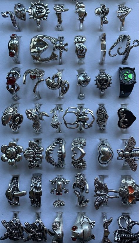 The Craft Jewelry, Cool Jewlrey, Grunge Jewellery Aesthetic, Vintage Gothic Jewelry, Alternative Jewelry Grunge, Grunge Christmas List, Grunge Jewelry Rings, Cool Jewellery, Whimsigoth Rings