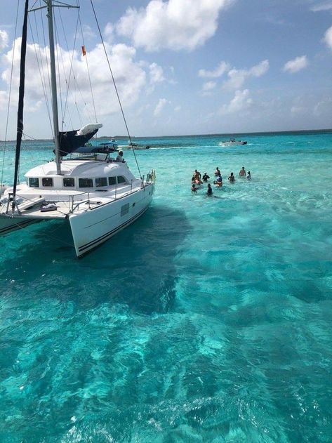 Catamaran Living, Yacht Vibes, Yacht Holiday, Boat Holiday, Catamaran Boat, Sailing Aesthetic, Catamaran Cruise, Catamaran Sailing, Boat Vacation