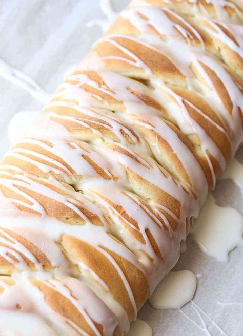 This Cream Cheese Lemon Braid is a sweet bread filled with creamy lemon cream cheese filling! Breakfast Braid Recipe, Cream Cheese Braid, Lemon Cream Cheese Filling, Bread Braid, Lemon Ideas, Saute Vegetables, Breakfast Braid, Butter Braids, Fancy Bread