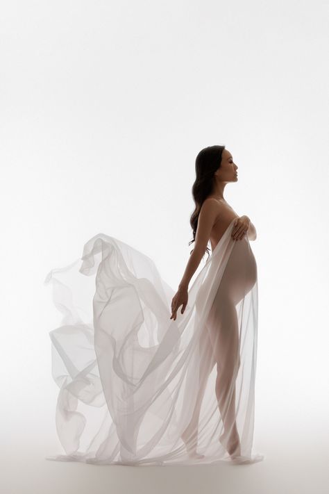 Silhouette Maternity, Editorial Maternity, Maternity Silhouette, Studio Maternity Shoot, Maternity Studio Photoshoot, Moms Photography, Maternity Photography Poses Couple, Modern Maternity, Luxury Portrait