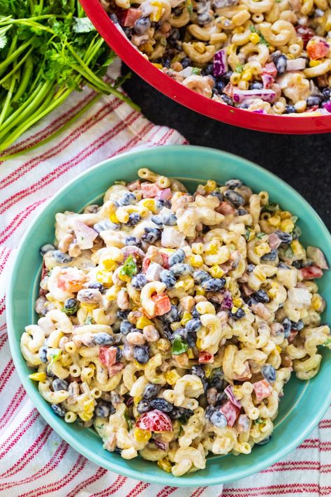 Texas Caviar Pasta Salad - a colorful southern side dish. Caviar Pasta, Pasta Salad Ideas, Salad Recipes Easy, Salad Taco, Delicious Pasta Salad, Pasta Aesthetic, Southern Side Dishes, Creamy Pasta Salads, Texas Caviar