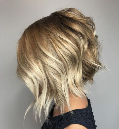 Blonde Bob with Long Angled Layers Long Choppy Bobs, Bob Ideas, Choppy Bob Haircuts, Best Bob Haircuts, Color Rubio, Textured Haircut, Makeup Tip, Textured Bob, Choppy Bob Hairstyles