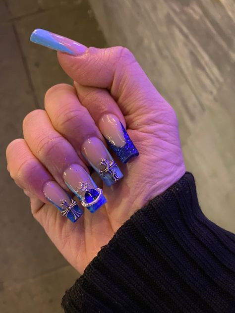 Blue Nails With Planet Charm, Blue Pisces Birthday Nails, Blue Nails Acrylic With Design, Blue Acrylic Nails With Charms, Birthday Nail Set Ideas Medium, Cute Birthday Nails Acrylic, Extra Birthday Nails Medium Length, Blue Nails With Charms, Birthday Nail Set Ideas Short