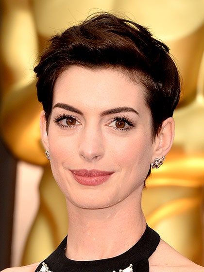 The Biggest Celebrity Beauty Transformations of 2014 | Allure Chic Haircut, Short Hair Hacks, Hairstyles And Haircuts, Cool Short Hairstyles, Best Short Haircuts, Celebrity Trends, Celebrity Beauty, Cut My Hair, Anne Hathaway