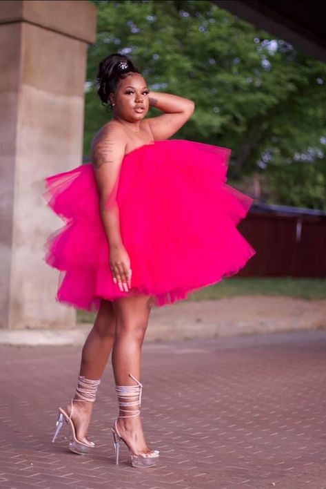 Style For Birthday Shoot, Skirt Outfit For Birthday, Red Tutu Skirt Outfit, African Cake, Dinner Outfit Classy, Red Tutu Skirt, Birthday Dinner Outfit, Black Homecoming Dresses, Sneaker Ball