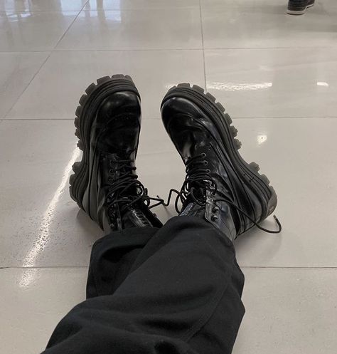 Combat Boots Aesthetic, Ladies Trouser Suits, Animated Wallpapers For Mobile, Foto Ideas Instagram, + Core + Aesthetic, Jujutsu Kaisen, I Got This, Jujutsu, All Black Sneakers