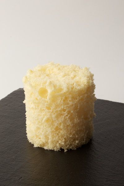 Get inspired by this Basic Sponge Cake recipe! Or by one of the 2,724 other recipes Gastronomixs has to offer. Take a look now! Microwave Sponge Cake, Molecular Gastronomy Plating, Basic Sponge Cake Recipe, Basic Sponge Cake, Microwave Sponge, Molecular Food, Molecular Gastronomy Recipes, Molecular Cuisine, Fine Dining Desserts