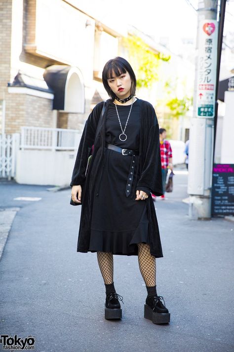 Tokyo Fashion Women, Dark Harajuku, Tokyo Fashion Street, Tokyo Fashion Week Street Styles, Harajuku Street Style, Platform Creepers, Hypebeast Fashion, Japan Fashion Street, Tokyo Fashion Week