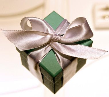 How to tie a Tiffany bow (video) | cleveland.com Background Nails, Diy Food Ideas, Creative Family Tree Ideas, Creative Family Tree, Parent Volunteers Gifts, Parent Holiday Gifts, Family Tree Ideas, Baking Poster, Wedding Secrets