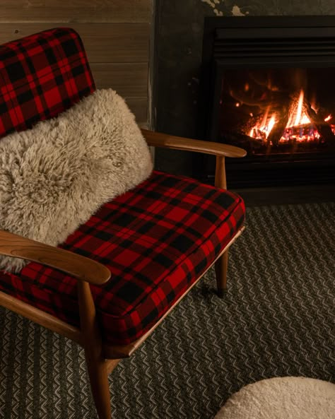 Todd Snyder Cabin at Hidden Pond, Maine - Bright Bazaar by Will Taylor Lodge Decor Living Room, Midnight Blue Walls, Orange Bench, Plaid Chair, Cabin Interior Design, North Conway, Kennebunkport Maine, Cabin Living Room, Winter Weekend