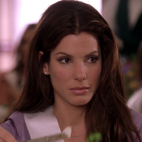 miss congeniality • sandra bullock Miss Congeniality Movie, Sandra Bullock Miss Congeniality, Gracie Hart, Sandra Bullock Hair, Glossy Lips Makeup, Miss Congeniality, Star Actress, 90s Hairstyles, Hair Stylies