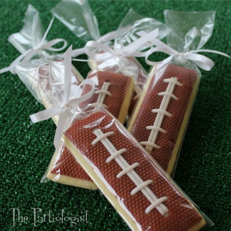 Football Shaped Foods, Football Sugar Cookies, Football Themed Food, Slice Cookies, Super Bowl Cookies, Football Desserts, Tailgating Ideas, Football Cookies, Cookie Sticks