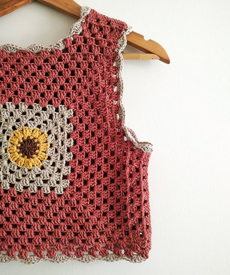 Crochet Crop Top Granny Square Vest Crochet Vest Knit - Etsy Turkey Crochet Vest Outfit, Granny Square Häkelanleitung, Crochet Floral Top, Crochet Blouse Pattern, Crochet Waistcoat, Gilet Crochet, Crochet Bedspread Pattern, Crochet Jumper, Crochet Vest Pattern