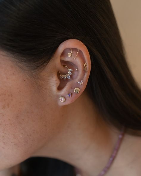 treasure hunter 🐚 find all our new treasures in our studio or online at www.deardiarytattoo.com. Ear Constellation Piercings, Diary Tattoo, Piercing Combos, Piercing Styling, Aesthetic Piercings, Ušný Piercing, Constellation Piercings, Piercings Jewelry, Piercings Ear