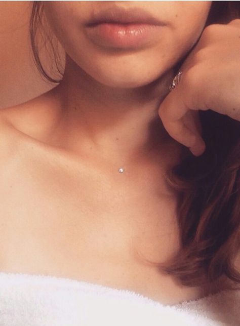 Neck piercing Dermal Piercing Chest, Sternum Piercing, Chest Piercing, Neck Piercing, Microdermal Piercing, Skin Piercing, Cool Ear Piercings, Cool Piercings, Dermal Piercing