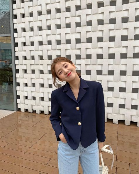 Navy Blazer Outfits, Ootd Blazer, People Aesthetic, Exam Motivation, Clothing Guide, Num Num, Navy Blazer, Blazer Outfits, 가을 패션