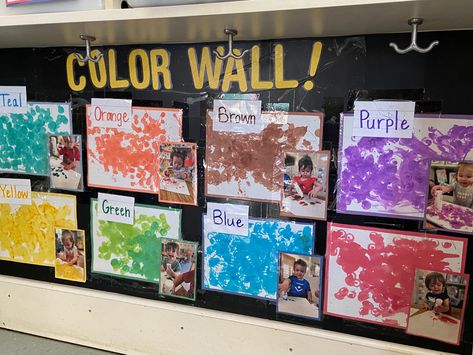 Infant Classroom Art Display, Colour Display Classroom, Daycare Art Wall Ideas, Daycare Design Ideas Classroom Decor, Early Childhood Classroom Themes, Art Center Daycare, Classroom Artwork Display Ideas, Infant Room Wall Decor Daycare, Infant Room Daycare Wall Art