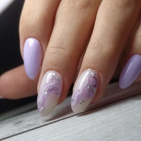 Oval Nails Designs Summer 2024, Lavender Nail Inspiration, Bridal Nails Lavender, Purple Birthday Nails Almond, Elegant Lavender Nails, Lavender Oval Nails, Lavender Haze Nails Taylor Swift, Purple Nails For Wedding, Tangled Theme Nails