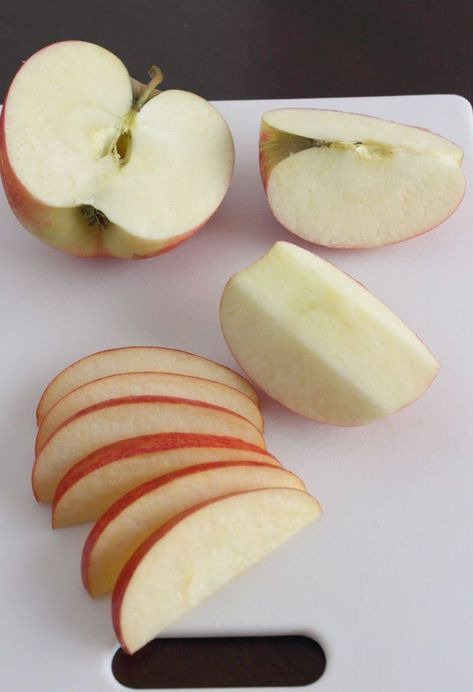 Apple Slices Aesthetic, Nachos Aesthetic, Apples Aesthetic, Dessert Nachos Recipe, Marshmallow Sauce, Dessert Nachos, Apple Nachos, Healthy Eating Meal Plan, Sliced Apples