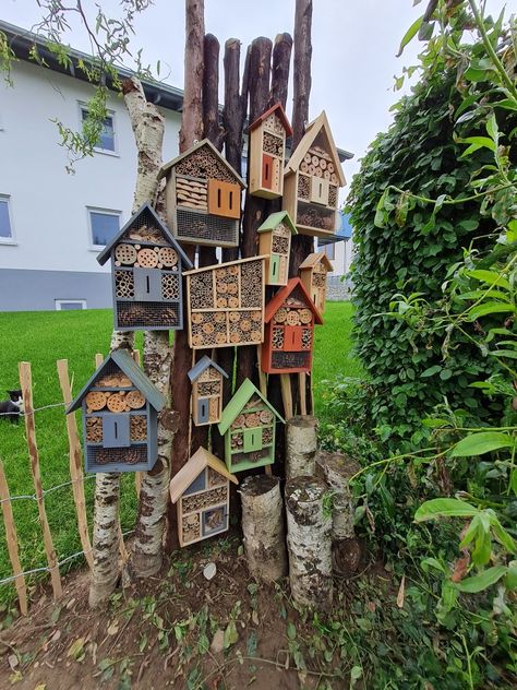 Insect Garden Ideas, Insect House Diy Bug Hotel, Bug Hotels, Bee Houses, Bug Hotel, Insect Hotel, Wildlife Gardening, School Garden, Diy Decor Ideas