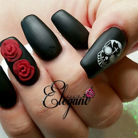 Red and Black Sugar Skull Nails Red And Black Skull Nails, Sugar Skull Nails Acrylic, Black Skull Nails, Mystical Nails, Wicked Nails, Sugar Skull Nails, Black Sugar Skull, Skull Nail Art, Skull Nails