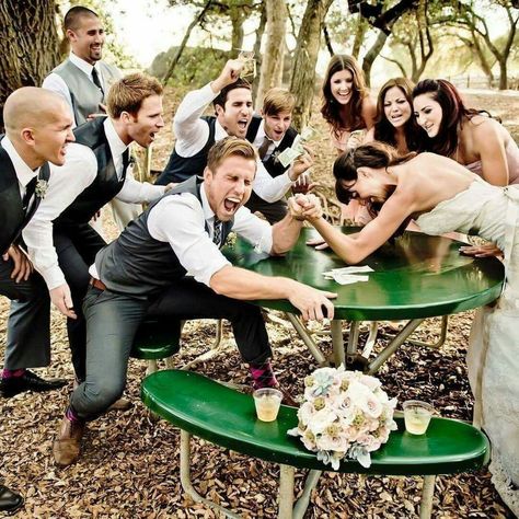 Funny Bridesmaid Pictures, Funny Wedding Photography, Wedding Funny, Bridal Party Poses, Funny Wedding Pictures, Bridesmaid Pictures, Bridesmaid Funny, Funny Ideas, Album Wedding