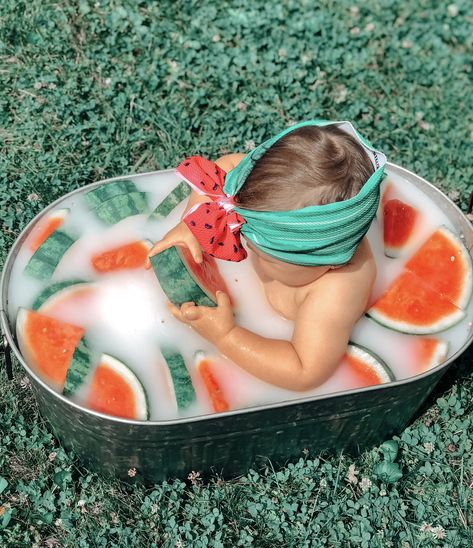 Sibling Milk Bath Pictures, Summer Milk Bath Baby, Infant Milk Bath Pictures, Watermelon Milk Bath Photoshoot, Summer Milk Bath, Watermelon Baby Photoshoot, Baby Milk Bath Pictures, Newborn Milk Bath Photography, Milk Bath Ideas