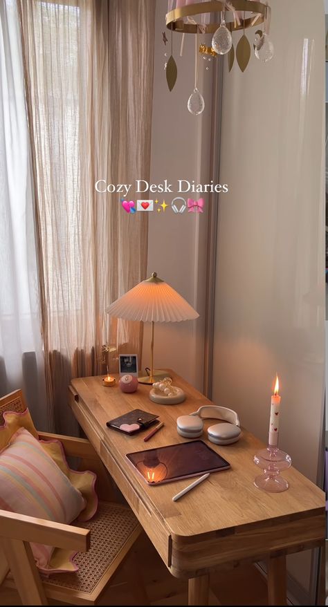 Dark Wood Desk Aesthetic, Wooden Desk Aesthetic, Desk For Girls Room, Dark Wood Desk, Teen Desk, Desk Aesthetic, Girl Desk, Cozy Desk, Study Desk Decor