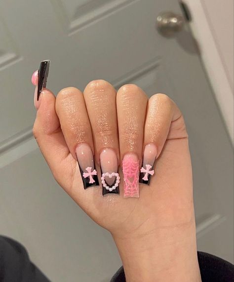 Braiding Nails, Baddie Short Acrylic Nails, Baddie Nails Acrylic, Pink Black Nails, Nails Acrylic Short, Baddie Nails, Nails Now, Colored Acrylic Nails, Nails Set